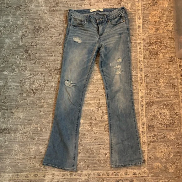 Abercrombie & Fitch Light Wash Bootcut Flare Jeans - Picture 2 of 6